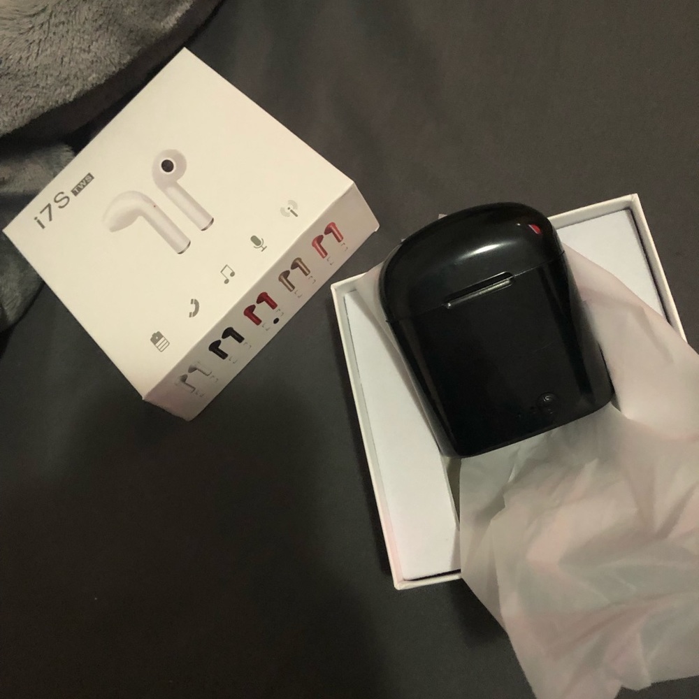*Not real airpods* earbuds Bluetooth